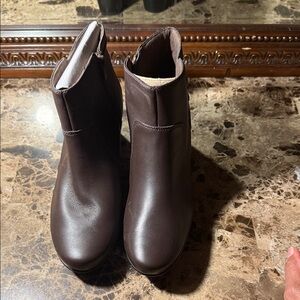 Clark’s Elegant Brown Ankle Boots